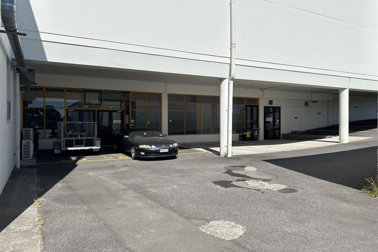 Photo of property in 122 Molesworth Street, Taita, Lower Hutt, 5011