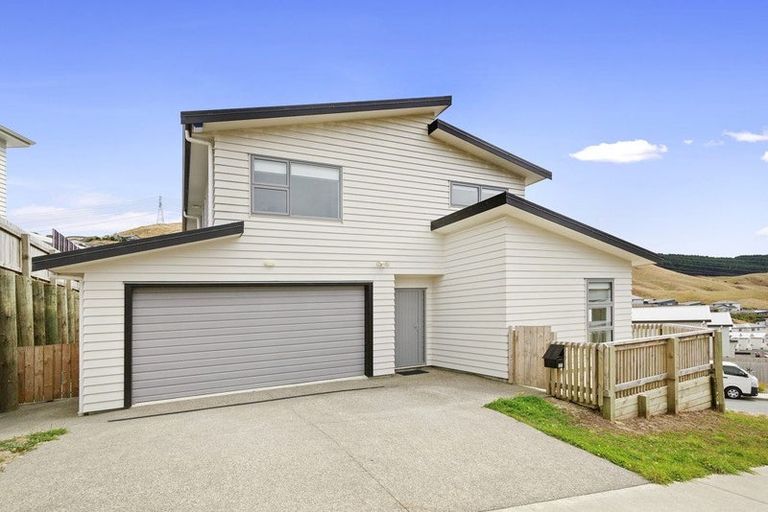 Photo of property in 127 Amesbury Drive, Churton Park, Wellington, 6037