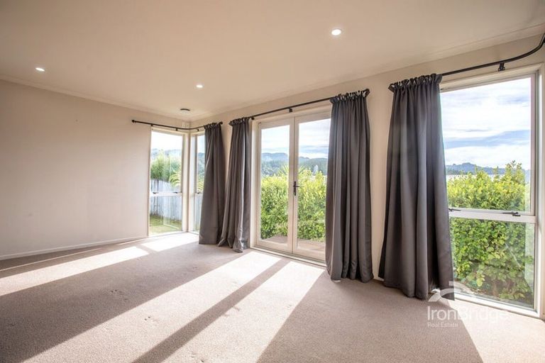 Photo of property in 31 Mcewen Crescent, Riverstone Terraces, Upper Hutt, 5018
