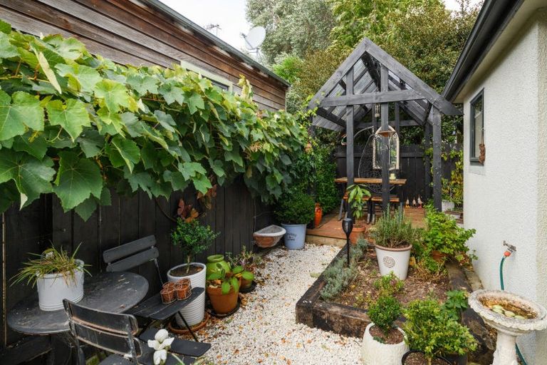 Photo of property in 18 Winston Avenue, Hokowhitu, Palmerston North, 4410