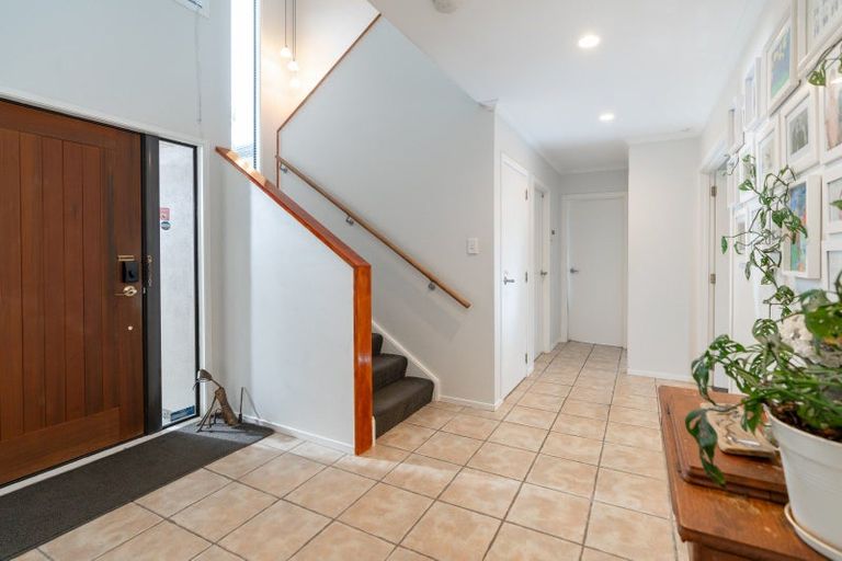 Photo of property in 150 Woodman Drive, Tawa, Wellington, 5028