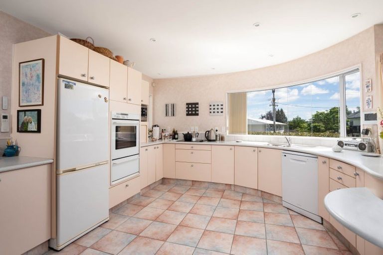 Photo of property in 25 Hawai Street, Two Mile Bay, Taupo, 3330