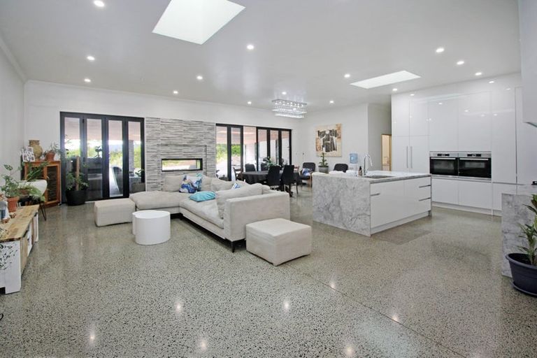 Photo of property in 12 Judge Richardson Drive, Opaheke, Papakura, 2584