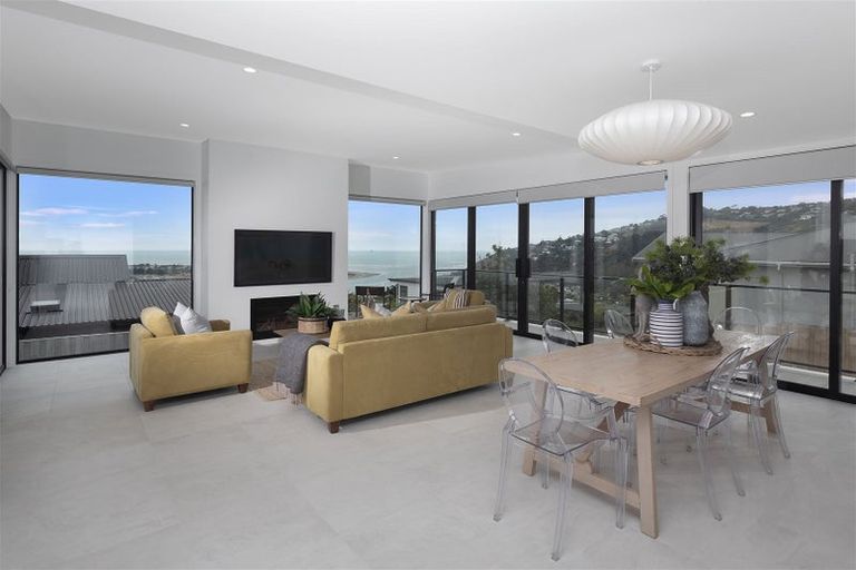 Photo of property in 73 Moncks Spur Road, Redcliffs, Christchurch, 8081