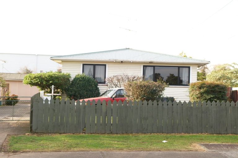 Photo of property in 51 Blake Road, Mangere East, Auckland, 2024