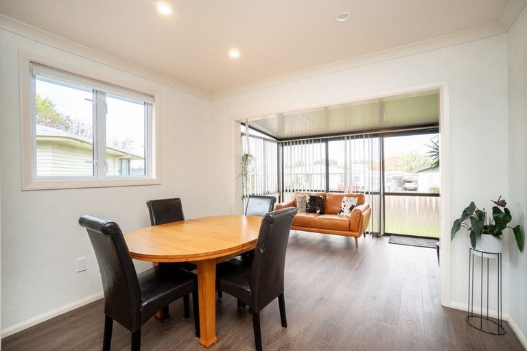 Photo of property in 6 Parkland Crescent, Terrace End, Palmerston North, 4410