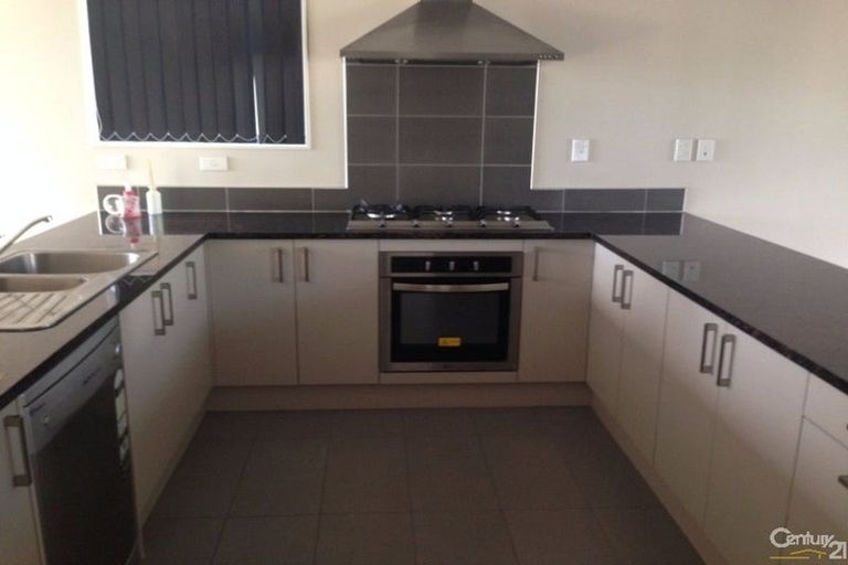 Photo of property in 18 Phar Lap Crescent, Takanini, 2112