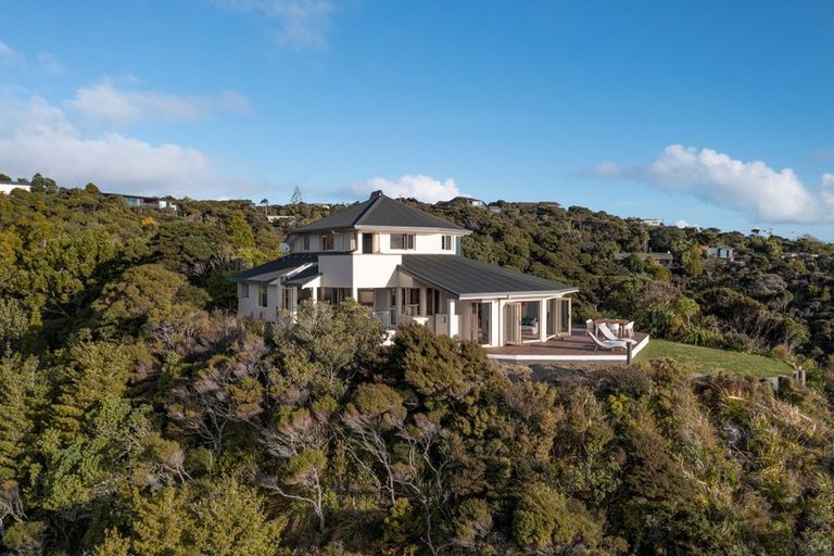 Photo of property in 43a Te Ahuahu Road, Piha, New Lynn, 0772