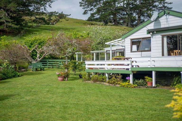Photo of property in 237 Awa Road, Kumeu, 0891