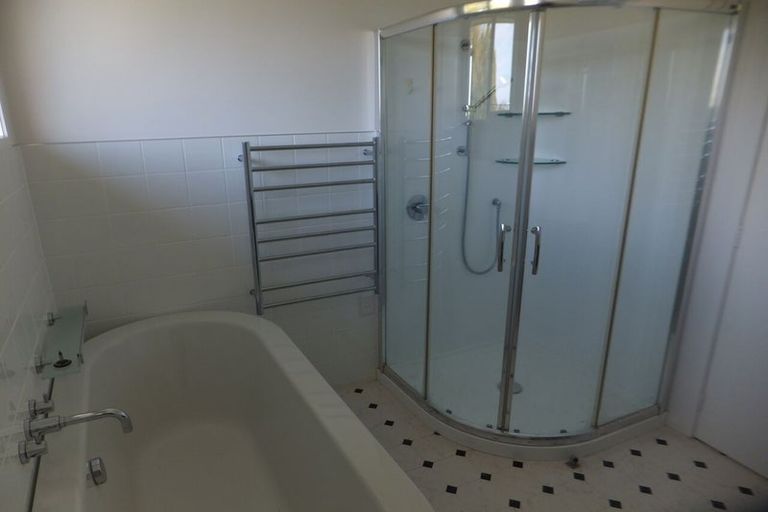 Photo of property in 46 Deuxberry Avenue, Northcote, Auckland, 0627