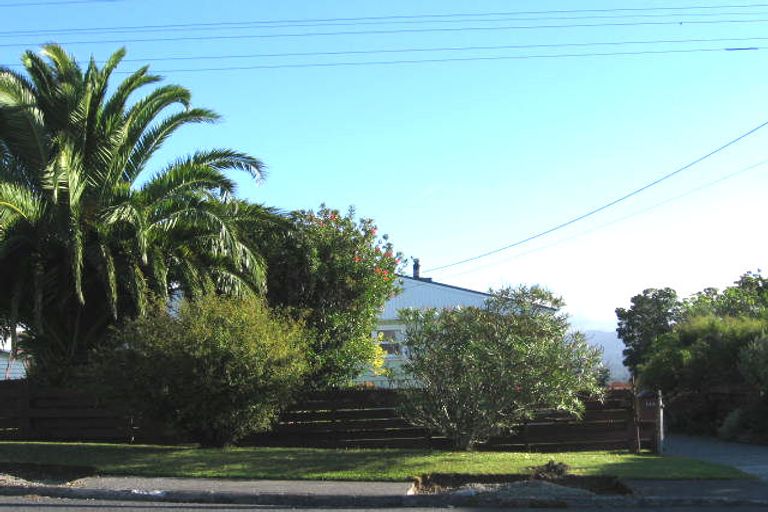 Photo of property in 123 Sunnyside Road, Sunnyvale, Auckland, 0612
