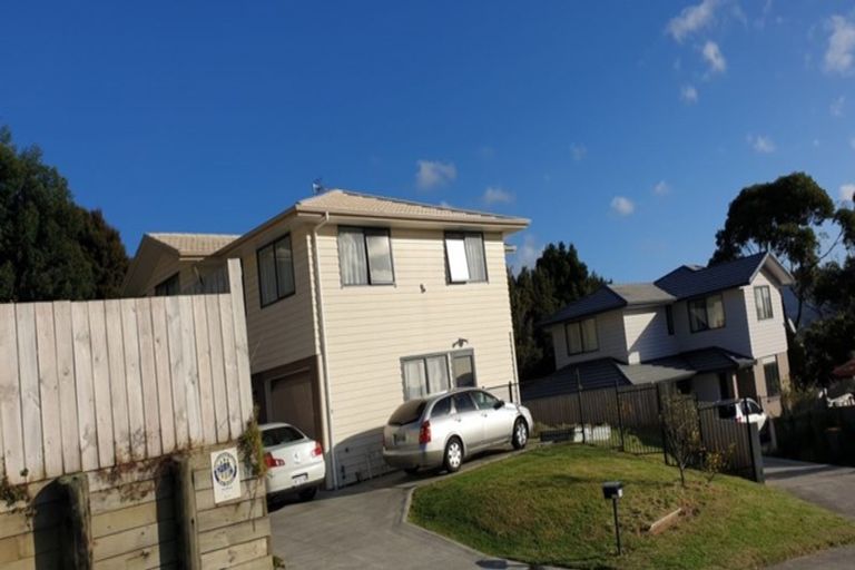 Photo of property in 28 Denver Avenue, Sunnyvale, Auckland, 0612