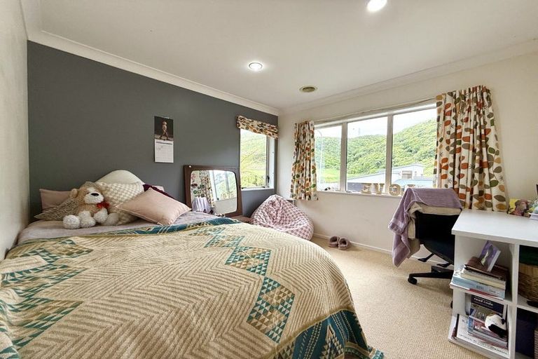 Photo of property in 211 Westchester Drive, Churton Park, Wellington, 6037