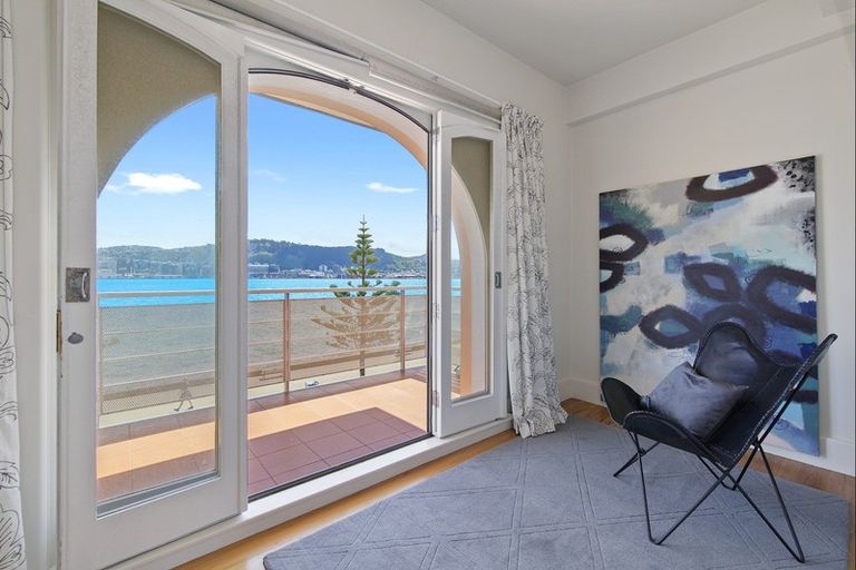 Photo of property in Inverleith Apartments, 3/306 Oriental Parade, Oriental Bay, Wellington, 6011