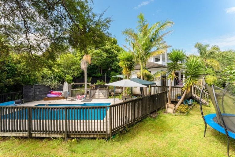 Photo of property in 12b Kimberly Grove, Greenhithe, Auckland, 0632