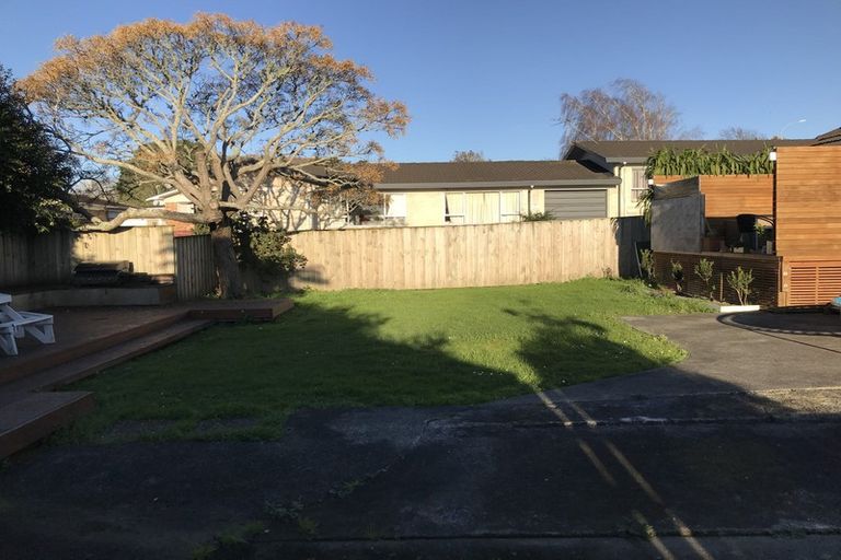 Photo of property in 28 Coles Crescent, Papakura, 2110
