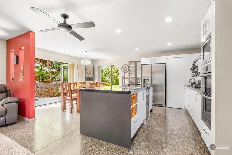 Photo of property in 2 Lowry Heights, Stokes Valley, Lower Hutt, 5019