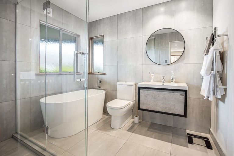 Photo of property in 78 Knights Road, Rothesay Bay, Auckland, 0630