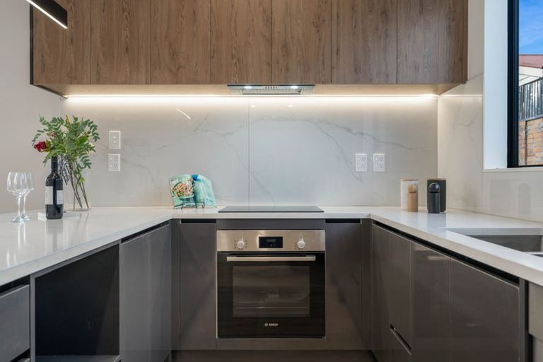 Photo of property in 7/16 Binsted Road, New Lynn, Auckland, 0600