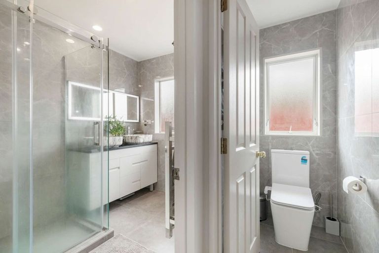 Photo of property in 98a Manuroa Road, Takanini, 2112