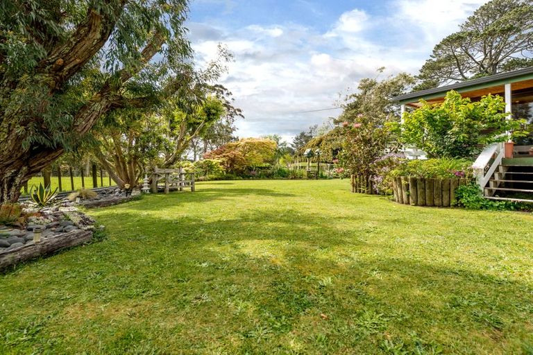 Photo of property in 237 Awa Road, Kumeu, 0891