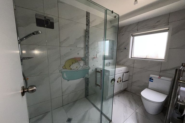 Photo of property in 15 Doone Place, Massey, Auckland, 0614