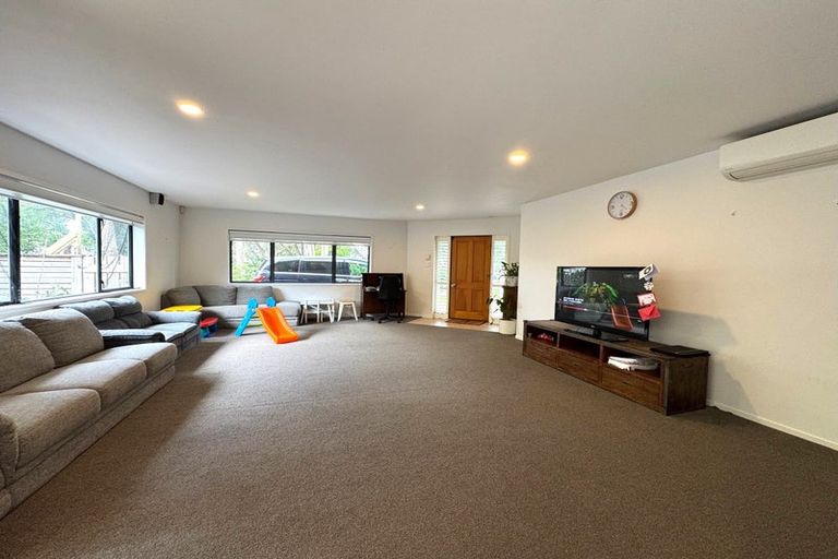Photo of property in 7 Lone Tree Avenue, Te Atatu Peninsula, Auckland, 0610