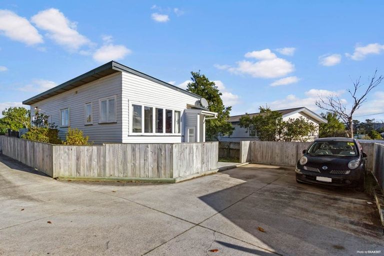 Photo of property in 237 Sturges Road, Henderson, Auckland, 0612