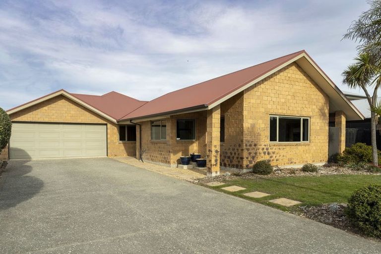 Photo of property in 3 Evergreen Place, Parklands, Christchurch, 8083