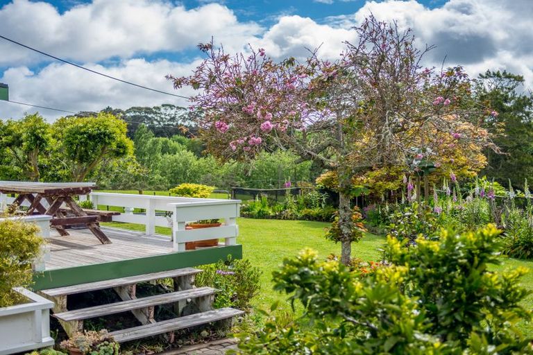 Photo of property in 237 Awa Road, Kumeu, 0891