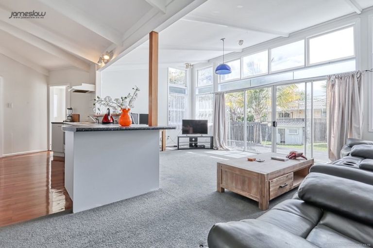 Photo of property in 140 Edmonton Road, Te Atatu South, Auckland, 0610