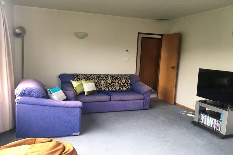 Photo of property in 2/63 Mandalay Terrace, Khandallah, Wellington, 6035