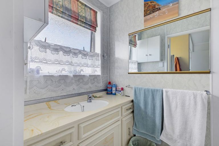 Photo of property in 84 Broadway, Stratford, 4332