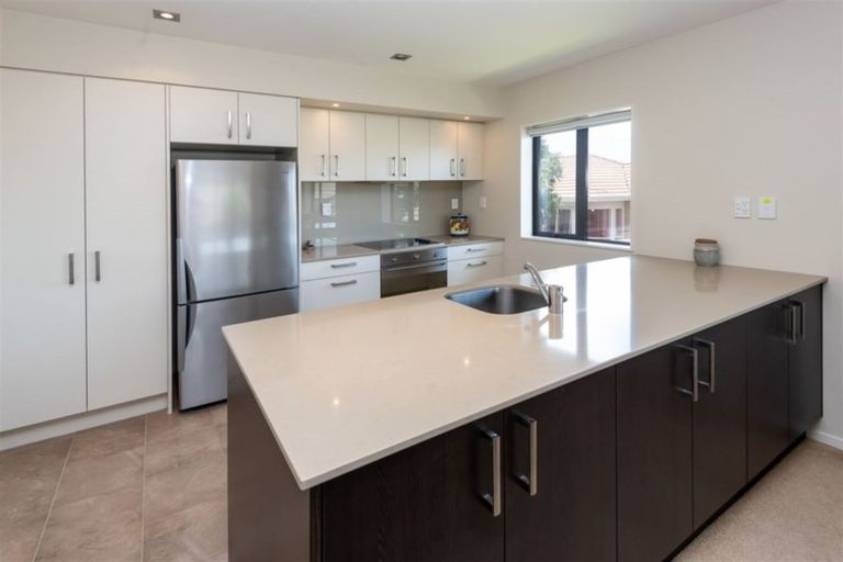 Photo of property in 5 Royalle Mews, Botany Downs, Auckland, 2010