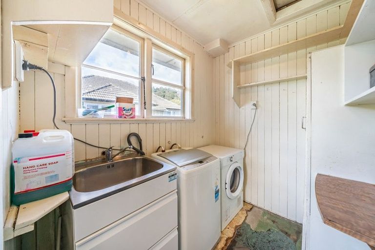 Photo of property in 35 Peck Street, Taita, Lower Hutt, 5011