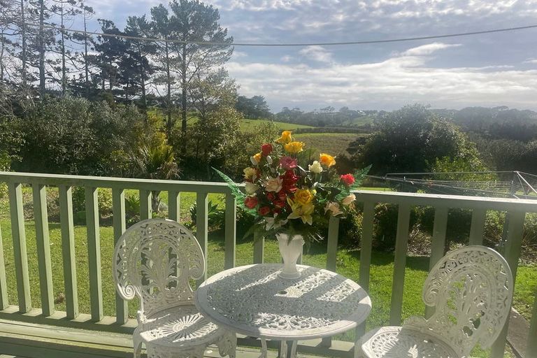 Photo of property in 140 Hanham Road, Kumeu, 0891