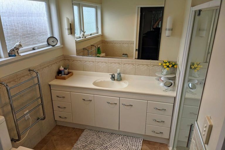 Photo of property in 90 Exmouth Road, Northcote, Auckland, 0627