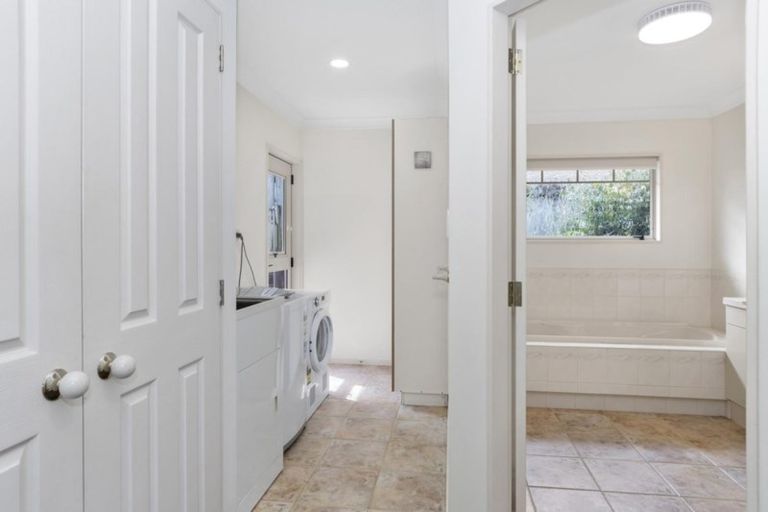 Photo of property in 15 Rochester Place, Bethlehem, Tauranga, 3110