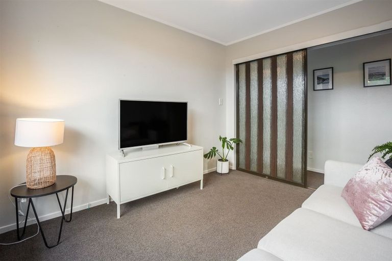 Photo of property in 5 Woolwich Close, Whitby, Porirua, 5024