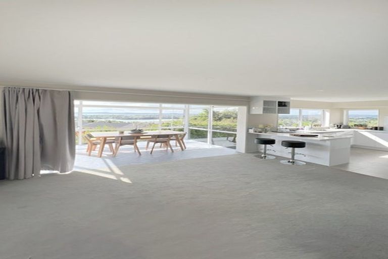 Photo of property in 83 Luckens Road, West Harbour, Auckland, 0618