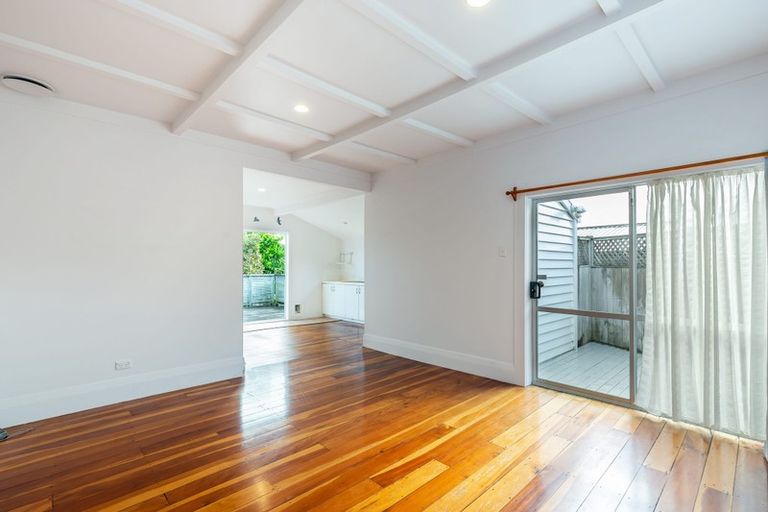 Photo of property in 2/13 Hart Road, Hauraki, Auckland, 0622