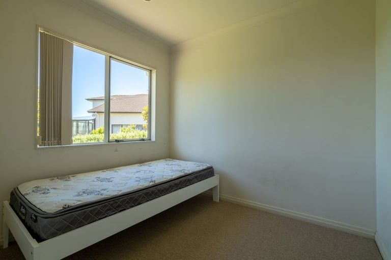 Photo of property in 16 Andara Close, Pinehill, Auckland, 0632