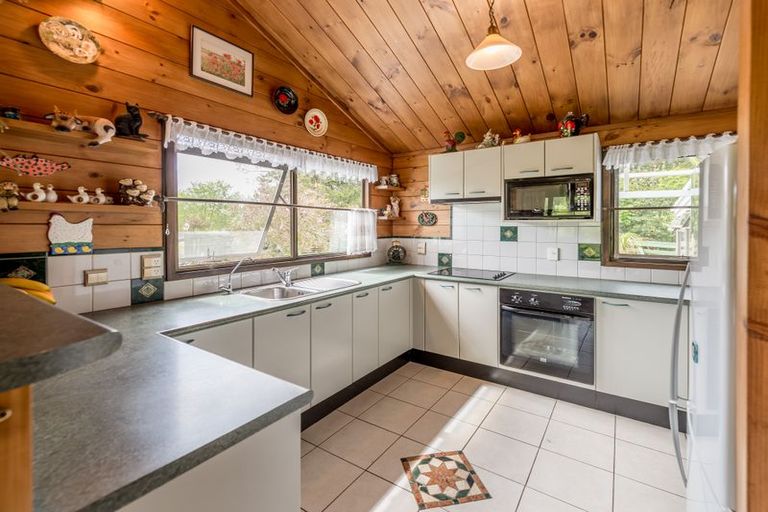 Photo of property in 237 Awa Road, Kumeu, 0891