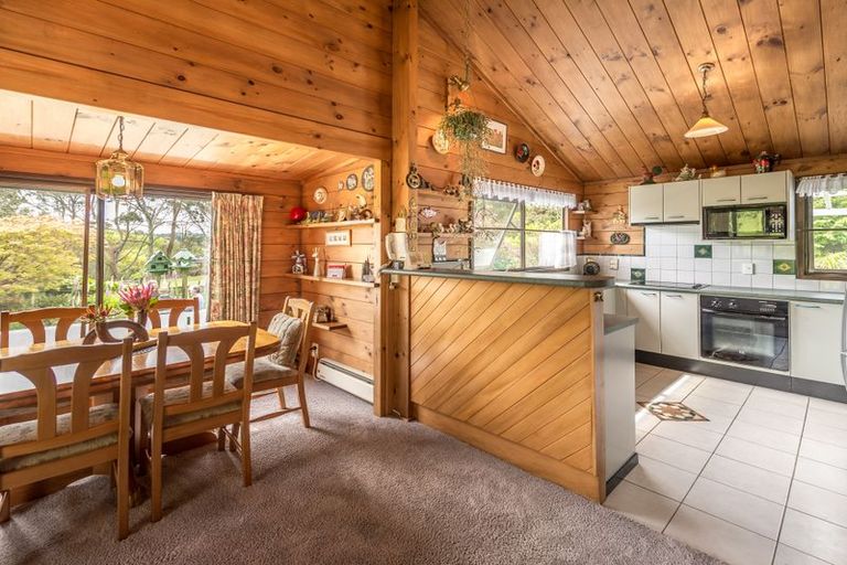 Photo of property in 237 Awa Road, Kumeu, 0891