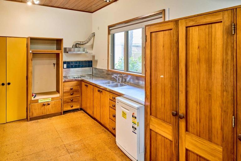 Photo of property in 3 Waiteata Road, Kelburn, Wellington, 6012