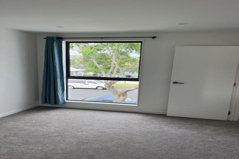 Photo of property in 26a Oreil Avenue, West Harbour, Auckland, 0618