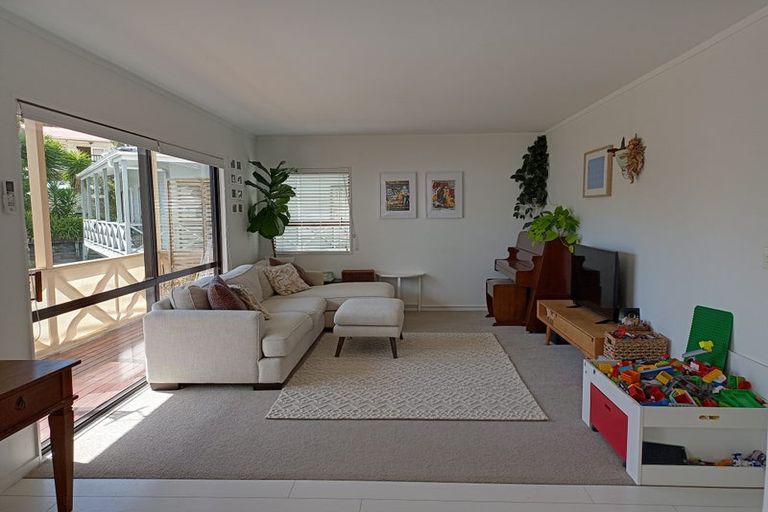 Photo of property in 2/37 Alexander Avenue, Torbay, Auckland, 0630