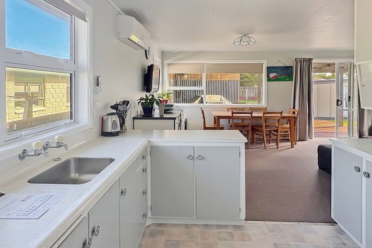 Photo of property in 49 Thomas Place, Foxton Beach, Foxton, 4815