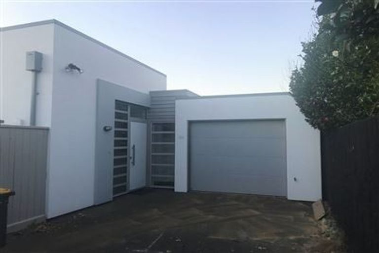 Photo of property in 110c Hamilton Avenue, Ilam, Christchurch, 8041