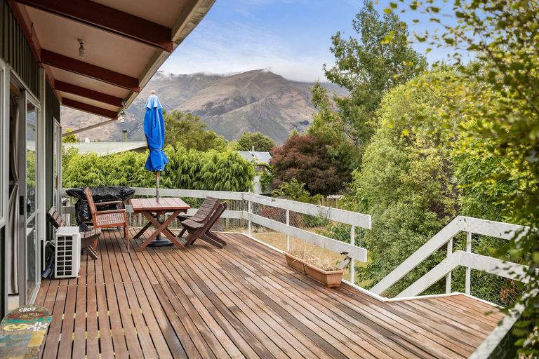 Photo of property in 5 Rimu Lane, Wanaka, 9305